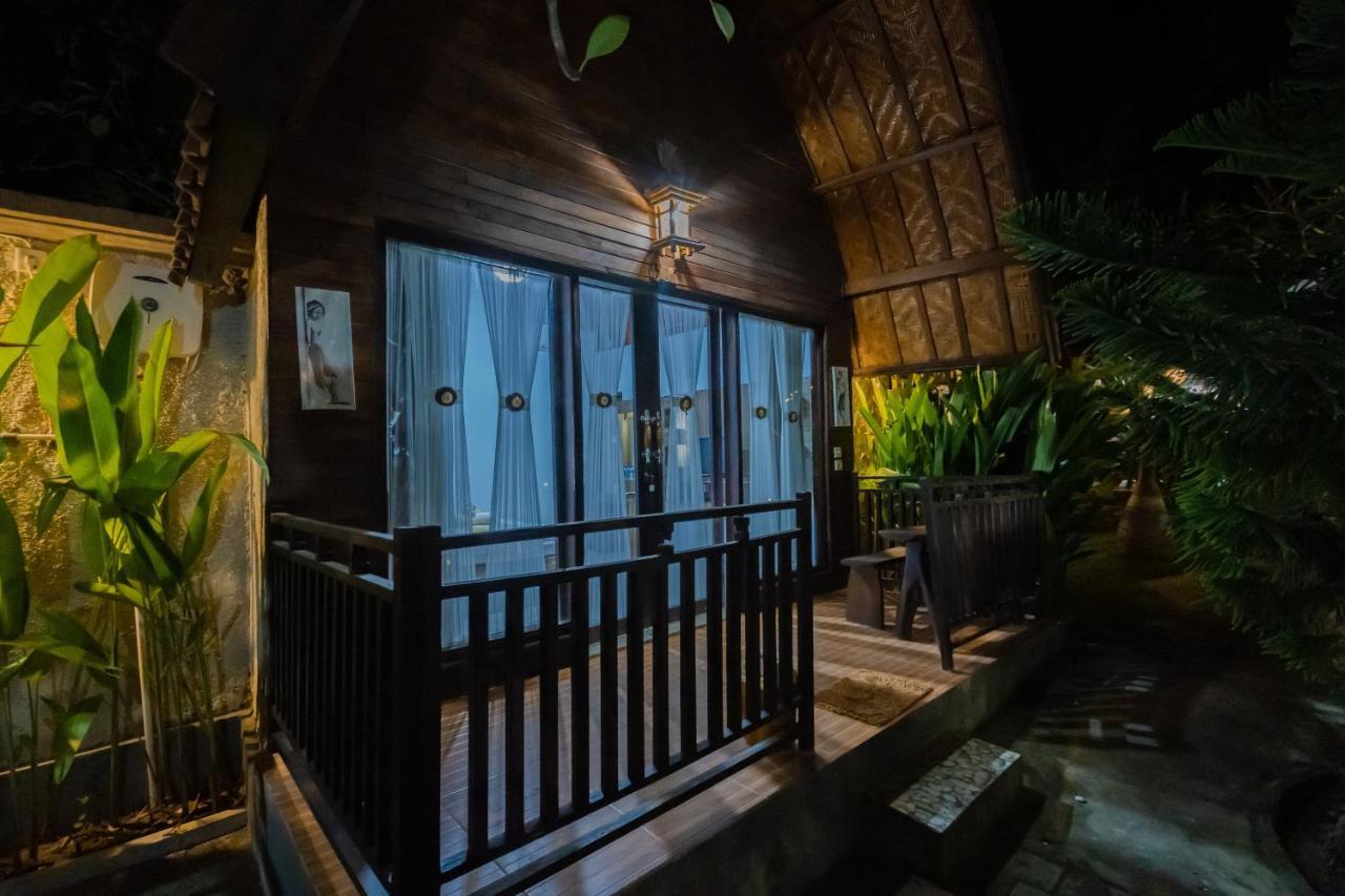 The Mel Huts Hotel Batununggul Exterior foto